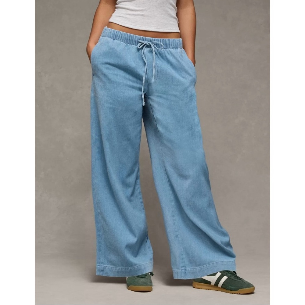 NWT American Eagle Cozy Dreamy Drape Low Rise Ultra Wide Leg Jean Oversized, M